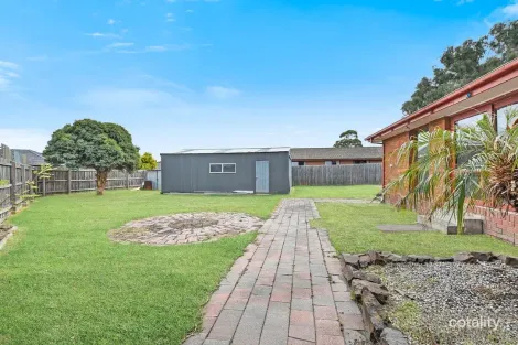 Property photo of 4 Lachlan Close Cranbourne North VIC 3977