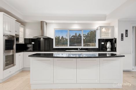 Property photo of 9 Fleming Close Endeavour Hills VIC 3802