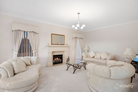 Property photo of 9 Fleming Close Endeavour Hills VIC 3802