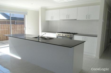 Property photo of 26 Hazelnut Boulevard Berwick VIC 3806