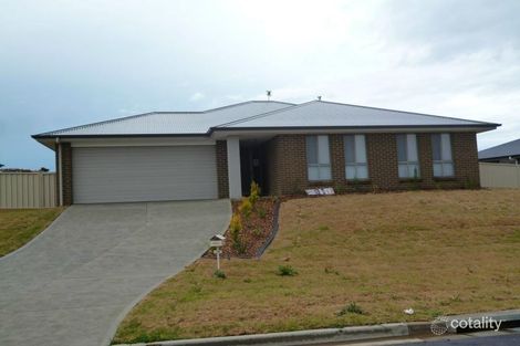 Property photo of 28 Sullivan Circuit Orange NSW 2800