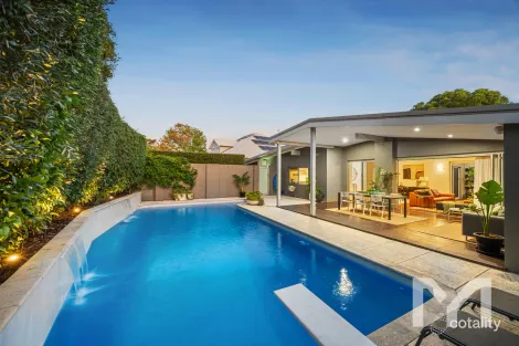 Property photo of 17 Roscommon Road Floreat WA 6014