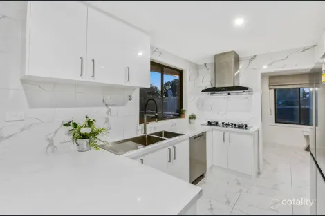 Property photo of 2 Allawah Close Keysborough VIC 3173