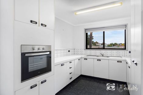 Property photo of 24 Nabilla Crescent Strathdale VIC 3550
