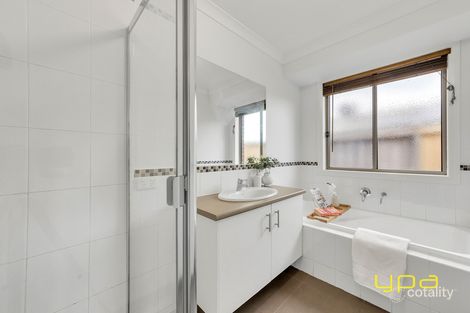 Property photo of 92 Gallery Way Pakenham VIC 3810