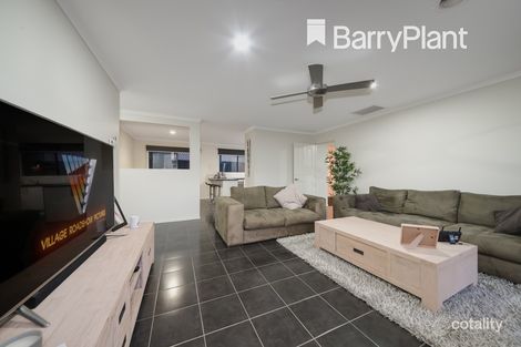Property photo of 10 Pomegranate Way Pakenham VIC 3810
