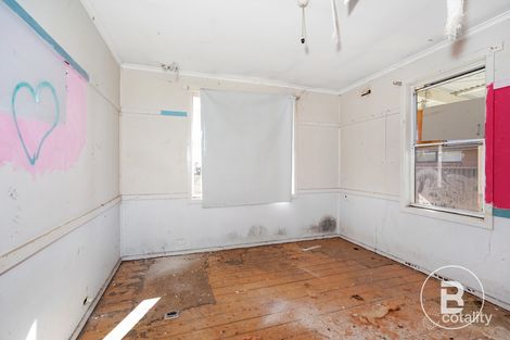 Property photo of 33 Wattle Avenue Wendouree VIC 3355