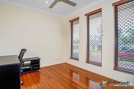 Property photo of 8 Dinnigan Crescent Durack QLD 4077