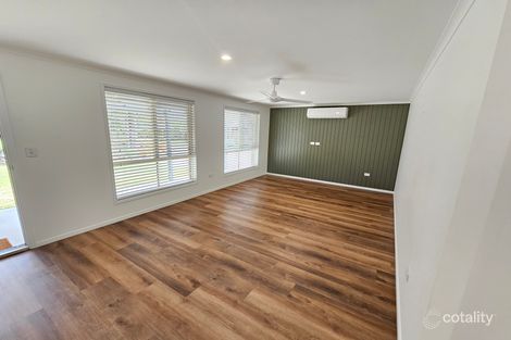 Property photo of 27 Pharlap Parade Branyan QLD 4670
