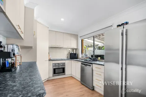 Property photo of 33 Carinya Street Charmhaven NSW 2263