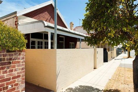 17 South St, South Fremantle, WA 6162