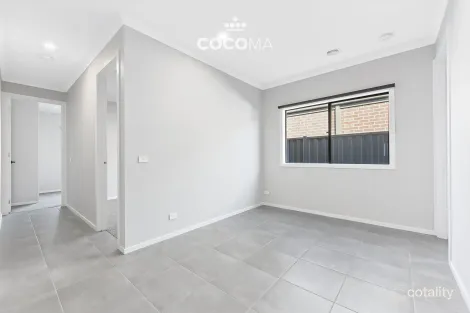 Property photo of 13 Salim Way Clyde North VIC 3978