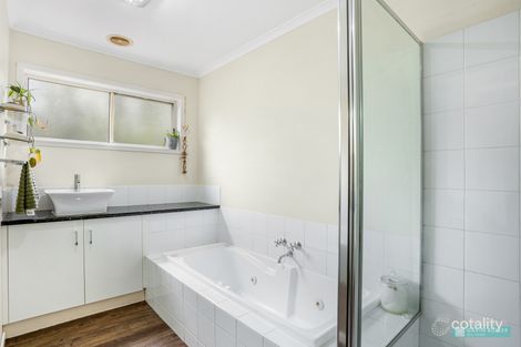 Property photo of 14 Lukin Crescent Kangaroo Flat VIC 3555