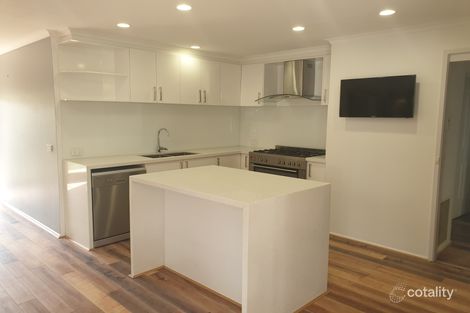 Property photo of 4 Stringybark Place Meadow Heights VIC 3048