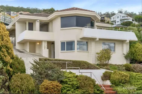 302 Churchill Ave, Sandy Bay, TAS 7005