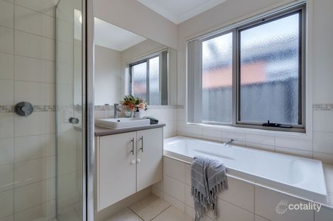Property photo of 22 Eminence Way Craigieburn VIC 3064
