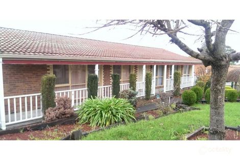 Property photo of 1 Stable Court Endeavour Hills VIC 3802
