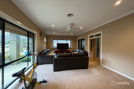 Property photo of 2/12 Lyall Road Berwick VIC 3806