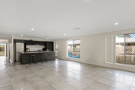 Property photo of 32 Seahaven Circuit Pialba QLD 4655