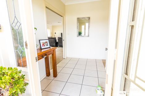 Property photo of 19 The Heights Hillvue NSW 2340