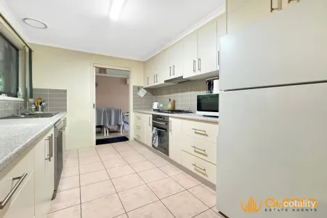 Property photo of 3 Walsh Retreat Berwick VIC 3806
