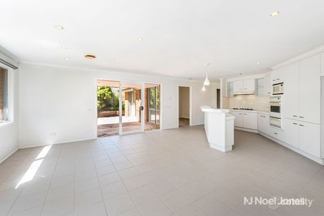 Property photo of 8 Dealbata Place Croydon Hills VIC 3136