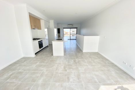 4 Moon Cres, Deanside, VIC 3336