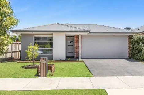 16 Serene Ave, Armstrong Creek, VIC 3217