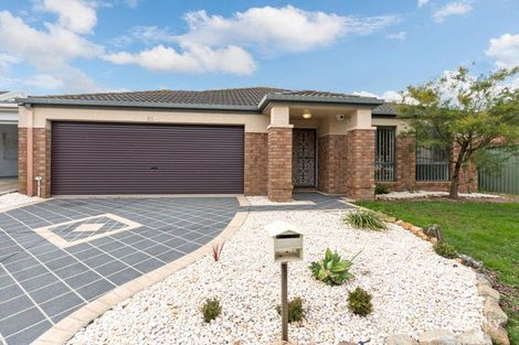 Property photo of 33 Masterton Place Cranbourne East VIC 3977