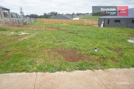 Property photo of 70 Jackson Drive Drouin VIC 3818