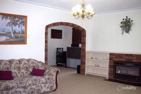 Property photo of 17 Chelmsford Crescent St Albans VIC 3021