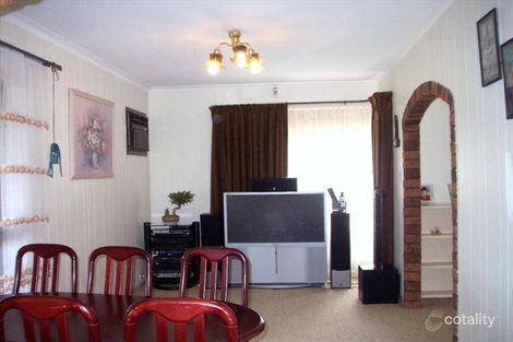 Property photo of 17 Chelmsford Crescent St Albans VIC 3021