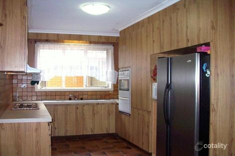 Property photo of 17 Chelmsford Crescent St Albans VIC 3021
