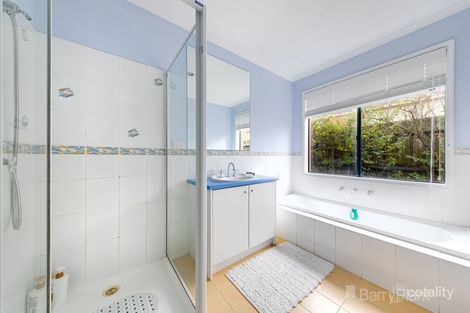 Property photo of 2 Dorchester Drive Narre Warren South VIC 3805