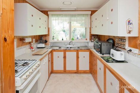 Property photo of 2 Oak Grove Langwarrin VIC 3910
