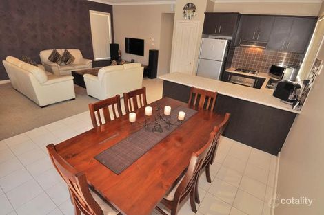 Property photo of 18 Willandra Loop Caroline Springs VIC 3023
