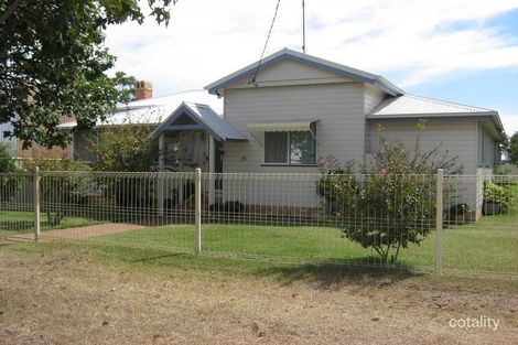 25 Marian St, Miles, QLD 4415