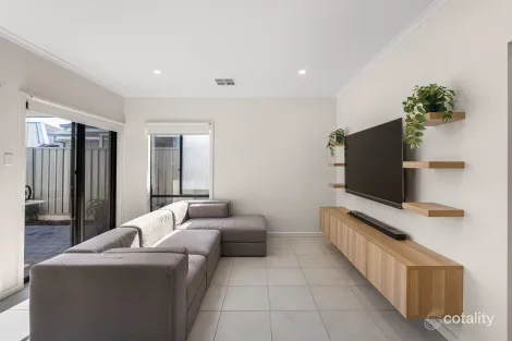 Property photo of 18 Cornwall Street Seaford Heights SA 5169