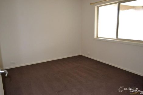 Property photo of 8 Vanessa Circuit Pakenham VIC 3810