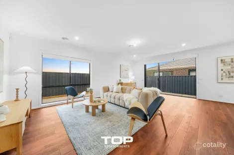 Property photo of 32 Cavern Boulevard Clyde North VIC 3978