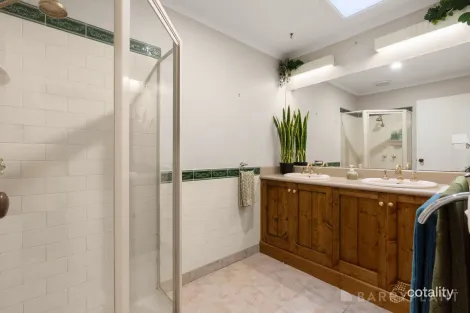 Property photo of 11 Kitchener Parade Cockatoo VIC 3781