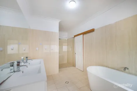 Property photo of 17 Parkview Place Bridgeman Downs QLD 4035