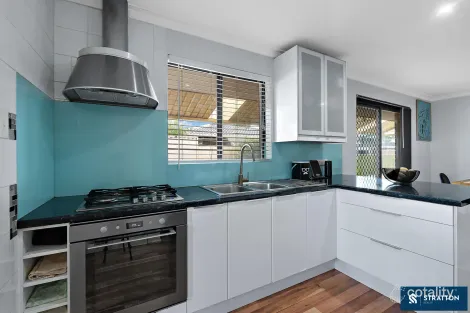 Property photo of 32 Rushbrook Way Thornlie WA 6108