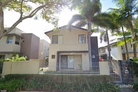 6105 The Lakes Dr, Hope Island, QLD 4212