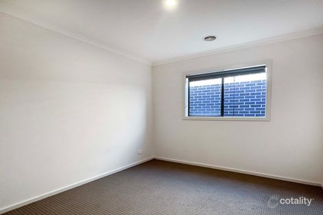 Property photo of 24 Salim Way Clyde North VIC 3978