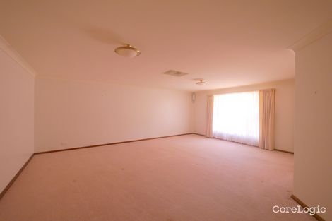 Property photo of 17 Banksia Close Cowra NSW 2794