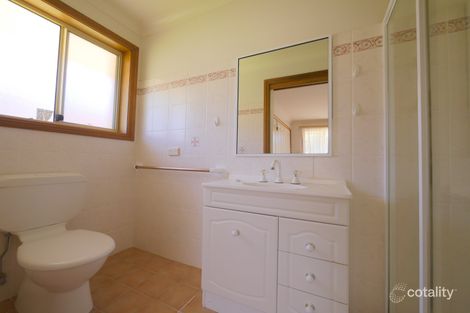 Property photo of 17 Banksia Close Cowra NSW 2794