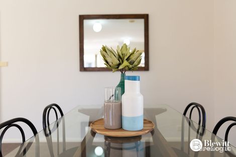 Property photo of 7 Bayside Court Jerrabomberra NSW 2619