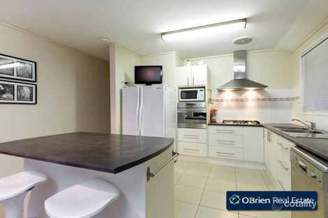 Property photo of 8 Yemaya Place Berwick VIC 3806