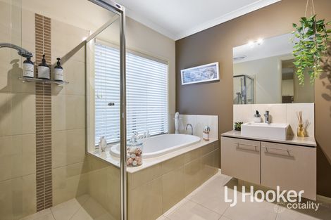 Property photo of 131 Reema Boulevard Endeavour Hills VIC 3802